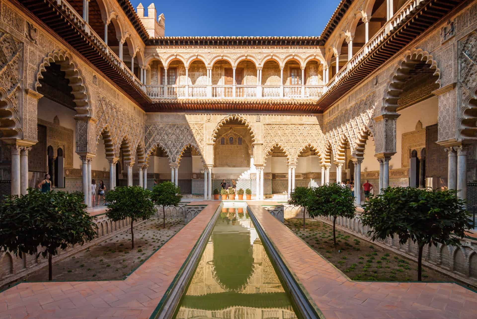 cour des demoiselles alcazar seville cour des demoiselles alcazar seville