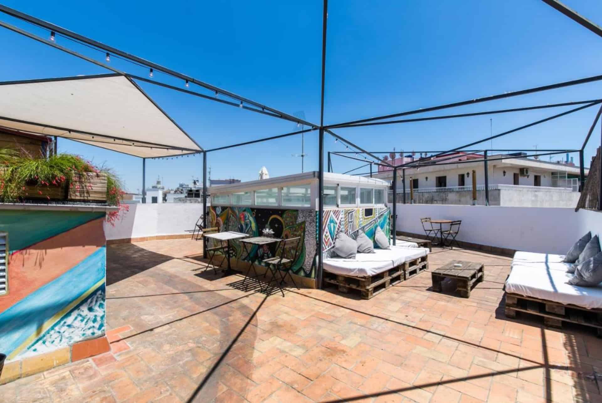 black swan rooftop auberge jeunesse seville