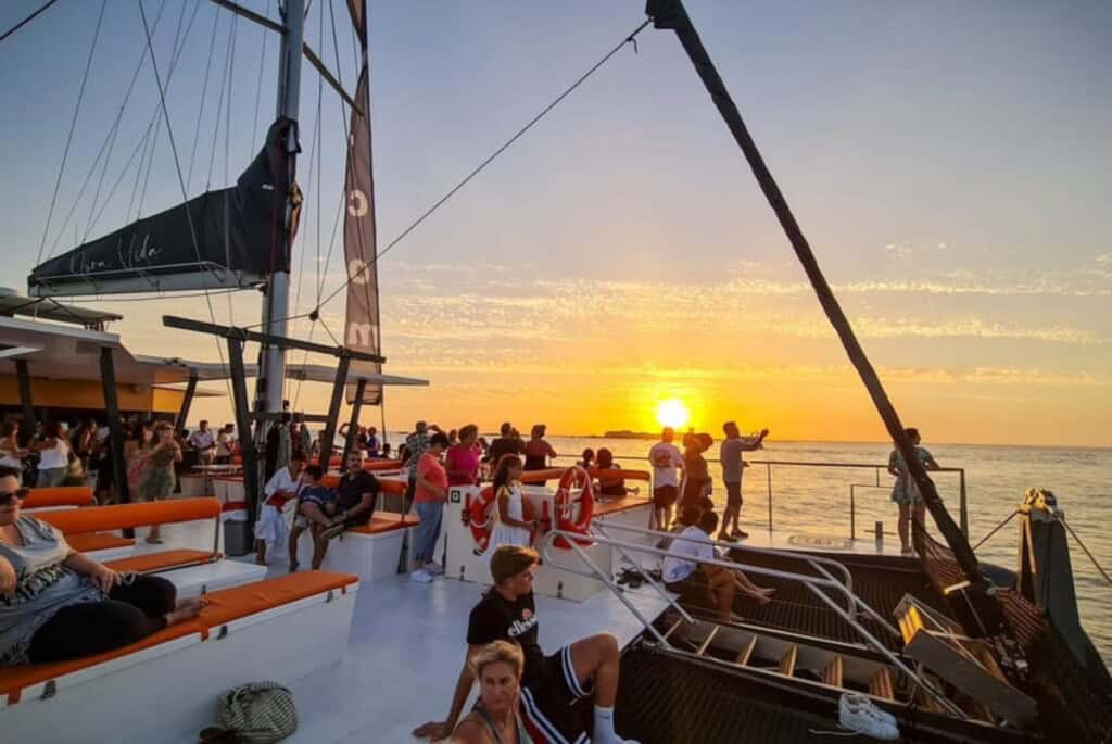 Catamaran à Cadix au coucher du soleil