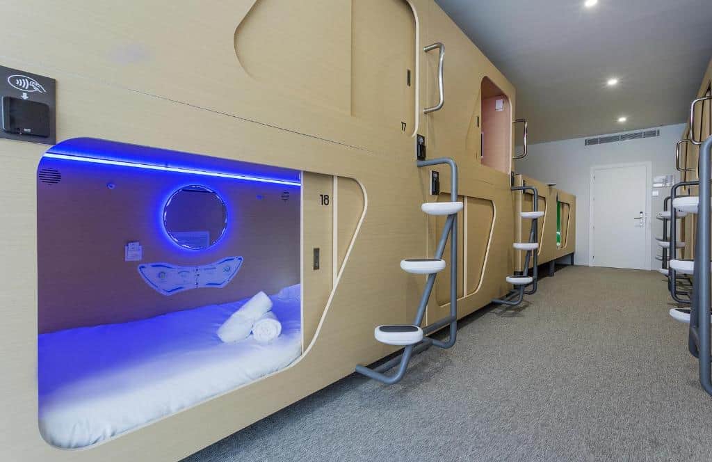 urban cube hostel sevilla