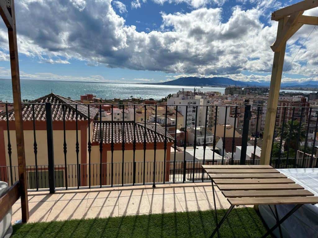 rooms in seafront villa malaga
