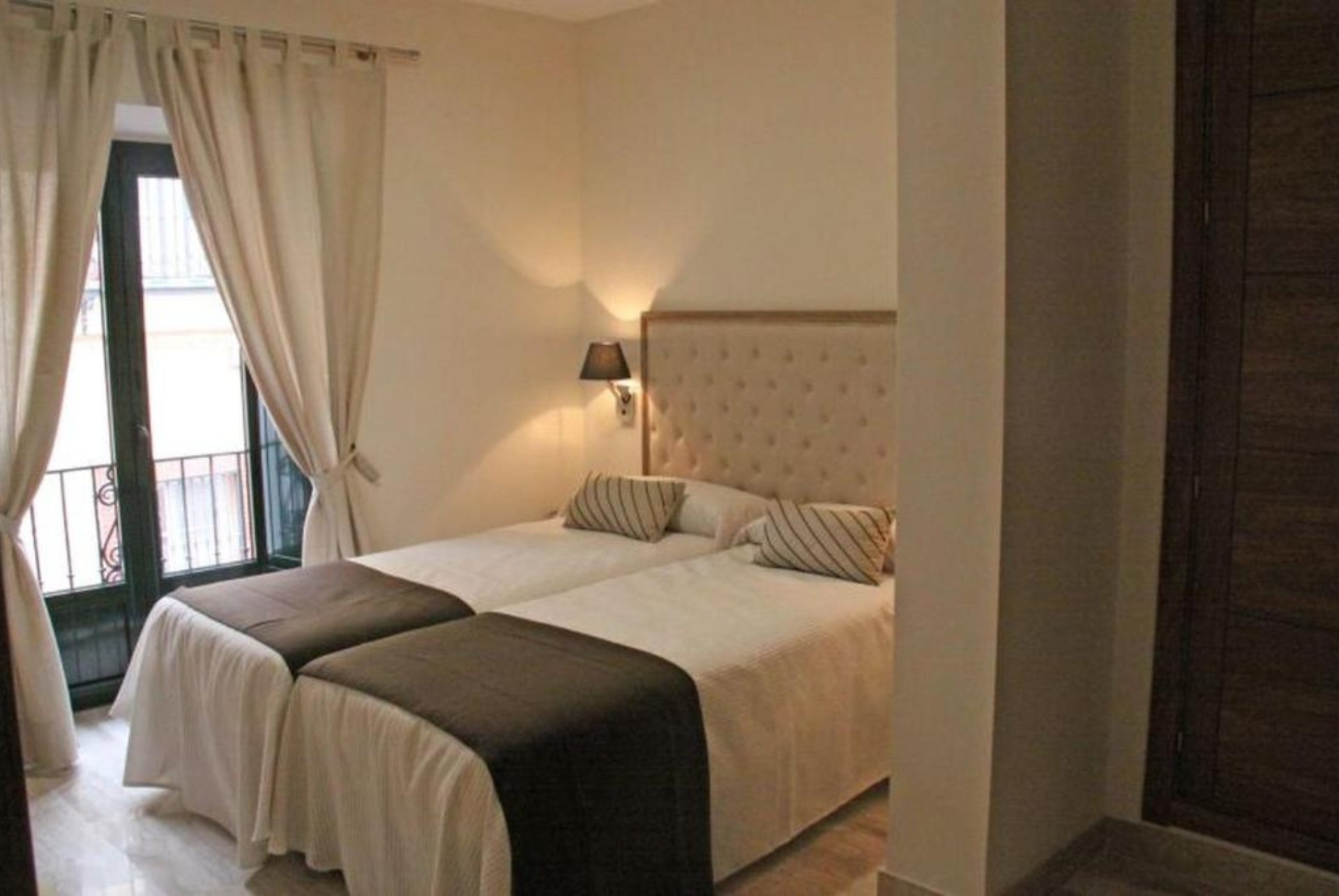 living sevilla centro maestranza chambre living sevilla centro maestranza chambre