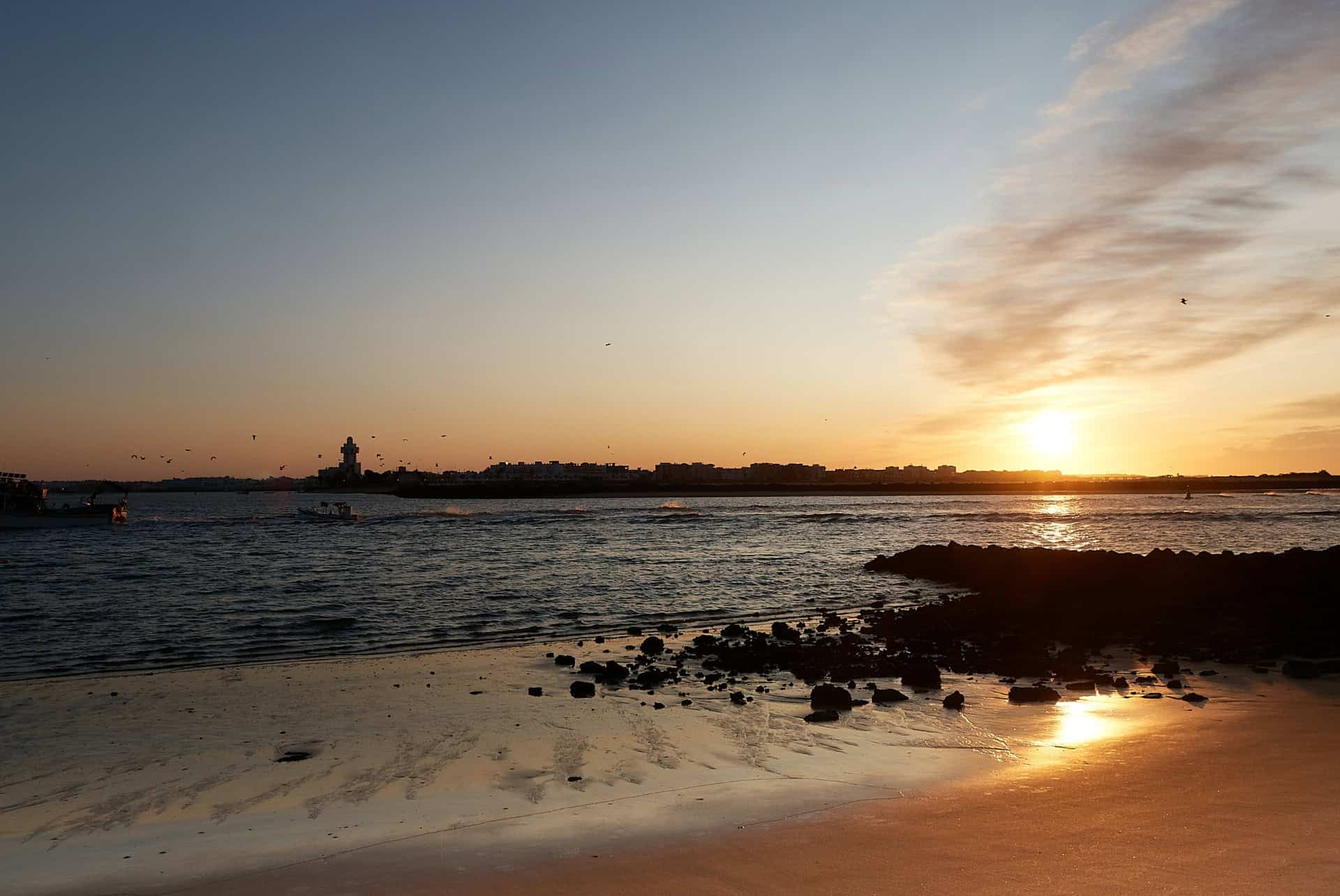 coucher de soleil à isla canela plages proches de seville