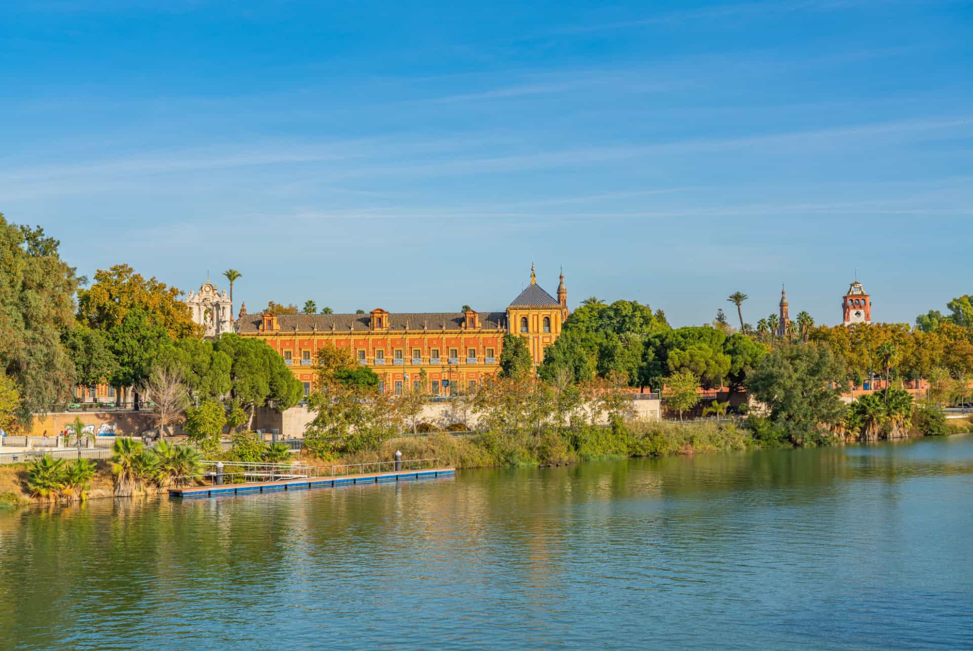 palais san telmo depuis le fleuve Guadalquivir