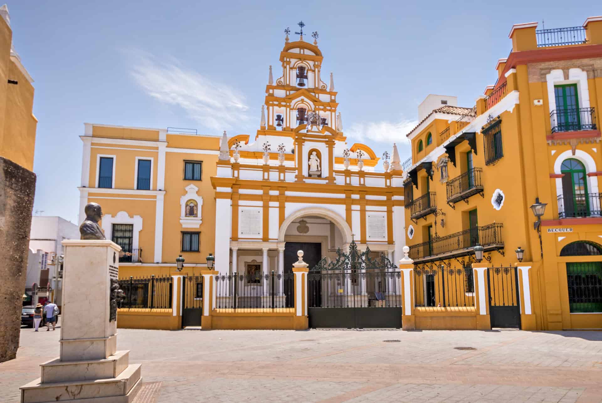 façade basilique de la macarena