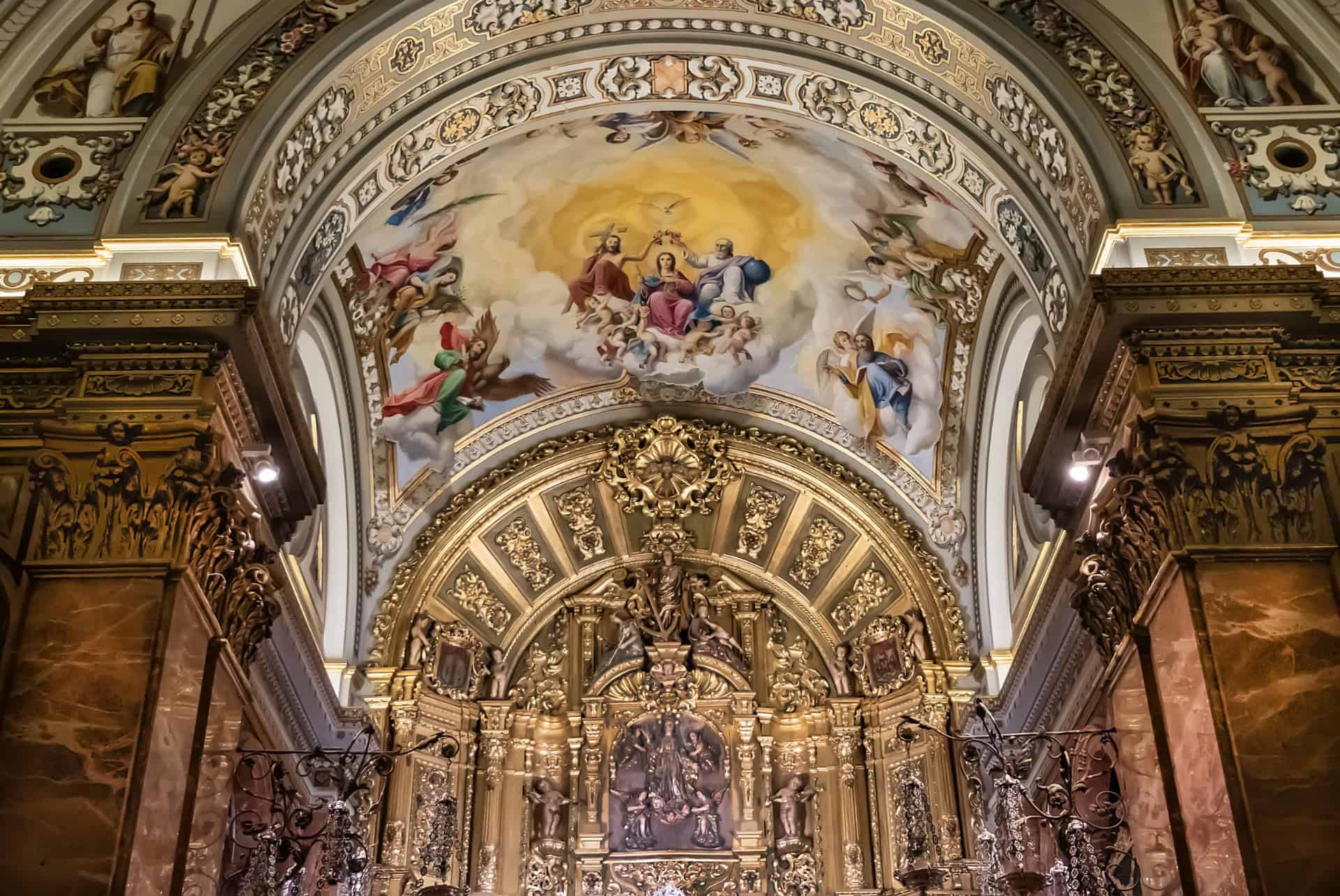 fresques basilique de la macarena