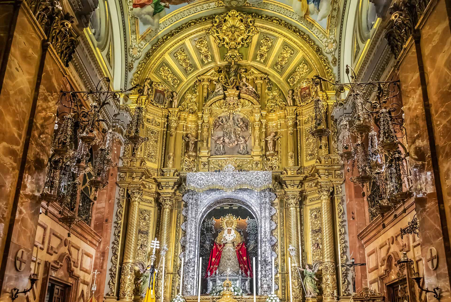 interieur basilique de la macarena
